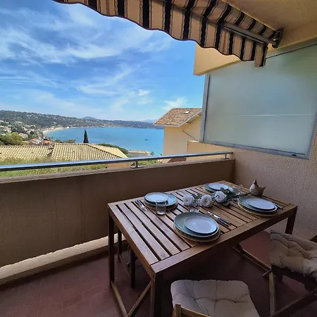 Apartment T2 Vue Mer, Proche & Parking Privee *
