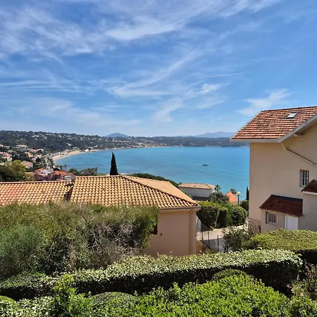 Apartment T2 Vue Mer, Proche & Parking Privee *